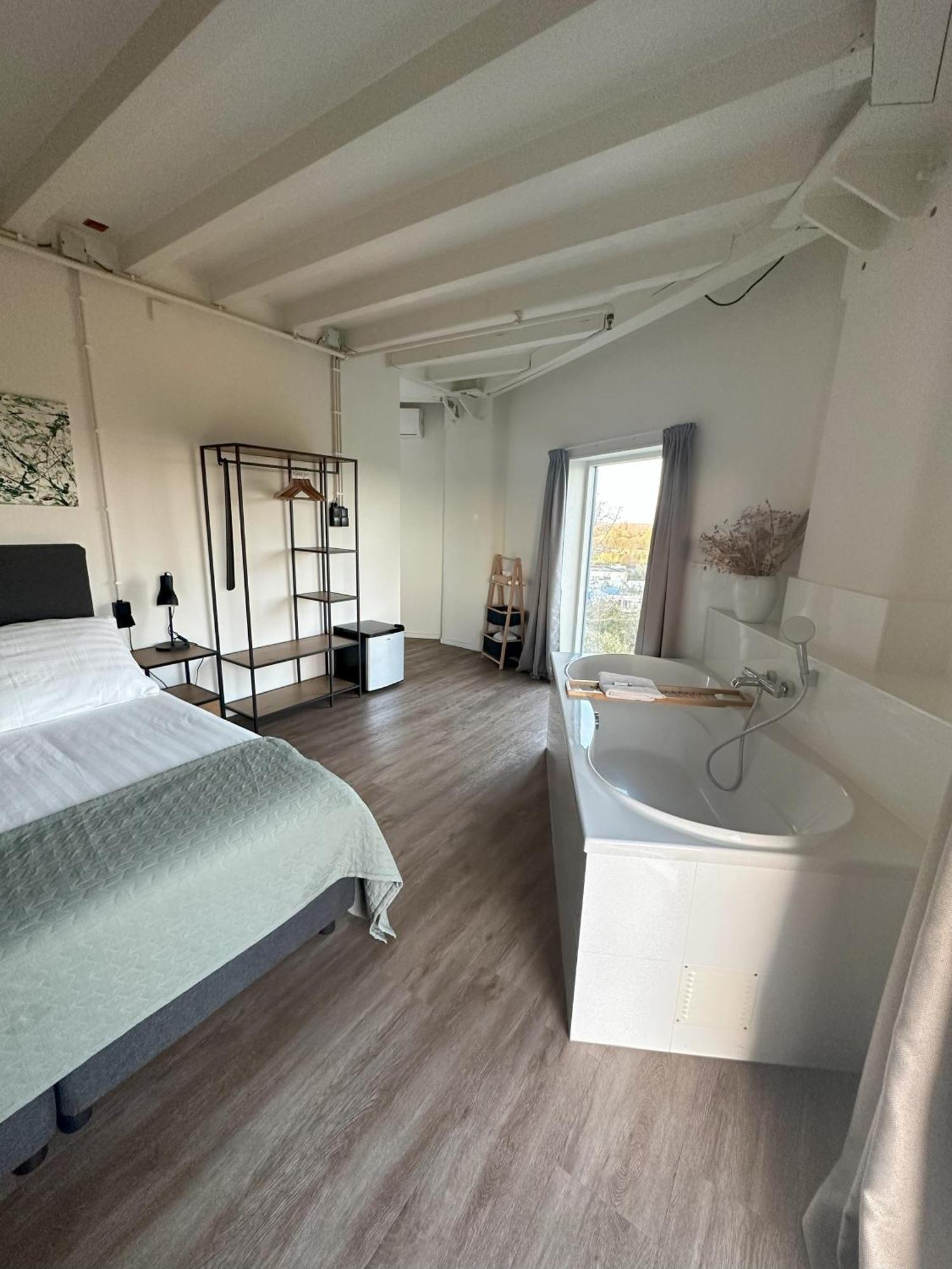 Hotel De Watertoren Дордрехт Екстериор снимка