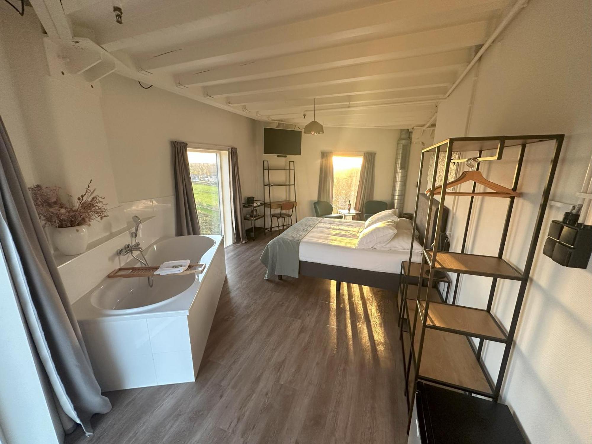 Hotel De Watertoren Дордрехт Екстериор снимка